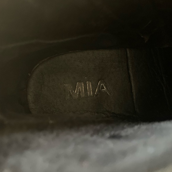 MIA Black Booties - Picture 6 of 8